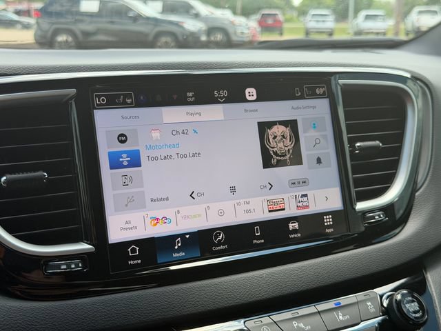 New 2026 Chrysler Voyager LX FWD image 30