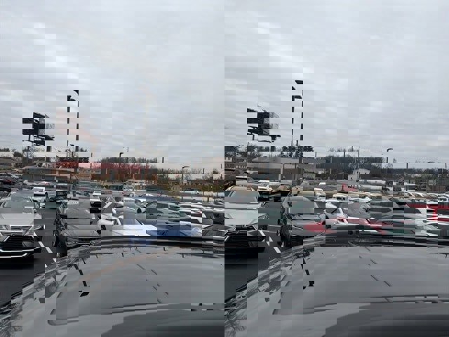 Used 2021 Chrysler Pacifica Touring w/ Uconnect Theater Family Group image 4