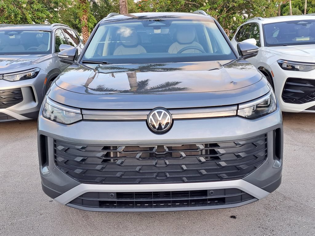 New 2026 Volkswagen Tiguan SE FWD image 2