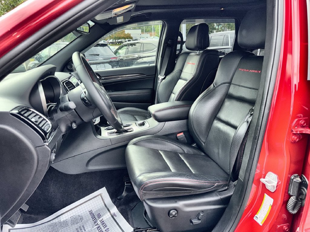 Used 2019 Jeep Grand Cherokee Trailhawk w/ Trailhawk Luxury Group AWD/4WD image 14