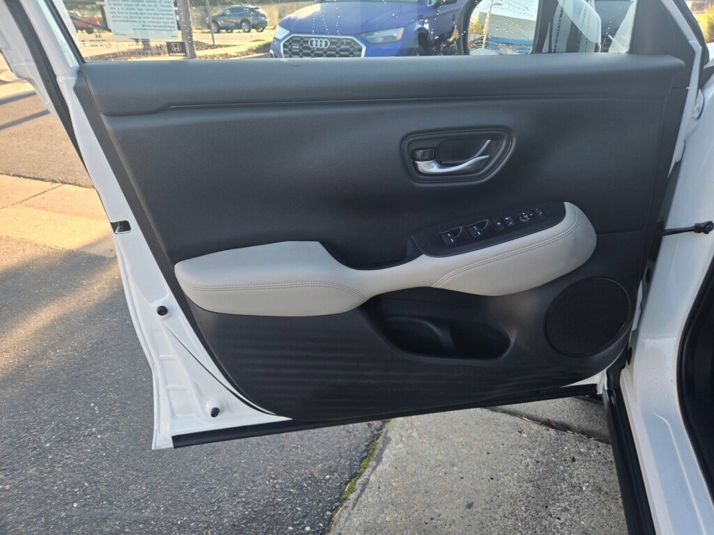 Certified 2025 Honda HR-V LX image 22
