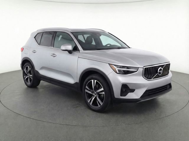 Certified 2023 Volvo XC40 B5 Plus image 22