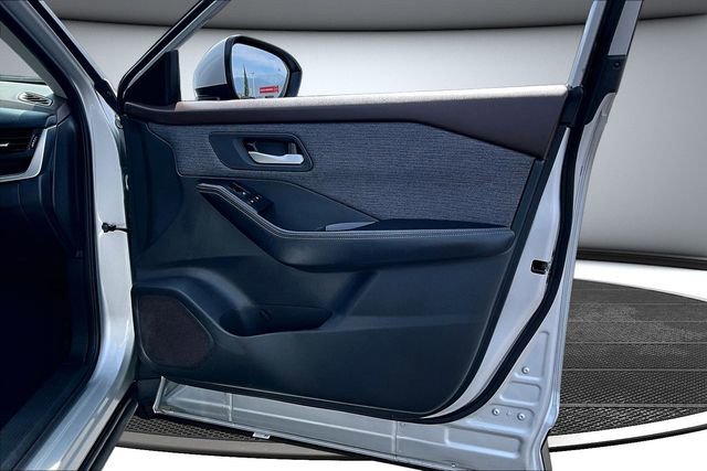 Certified 2023 Nissan Rogue SV image 27