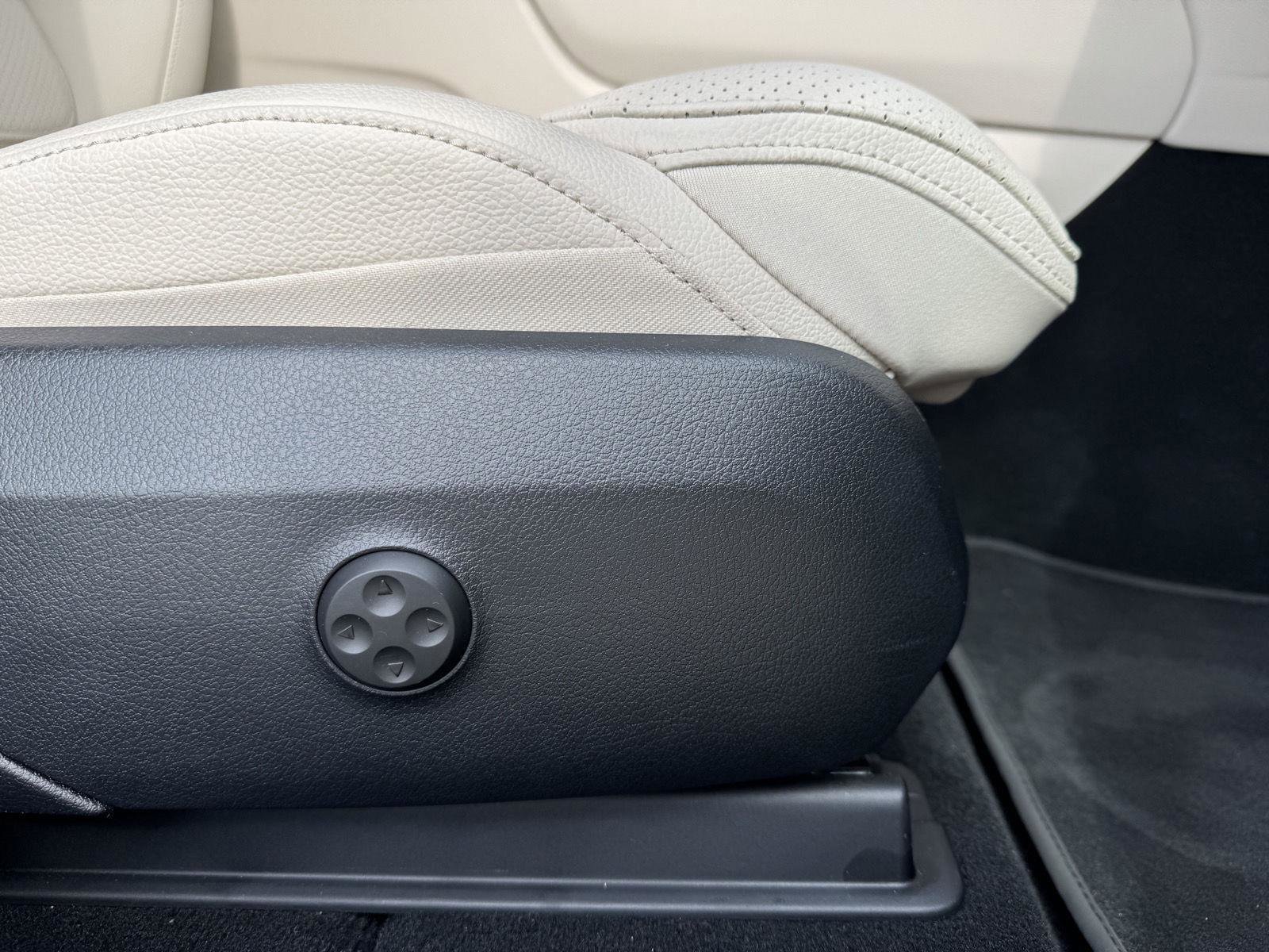 Certified 2025 Mercedes-Benz GLC 300 image 31