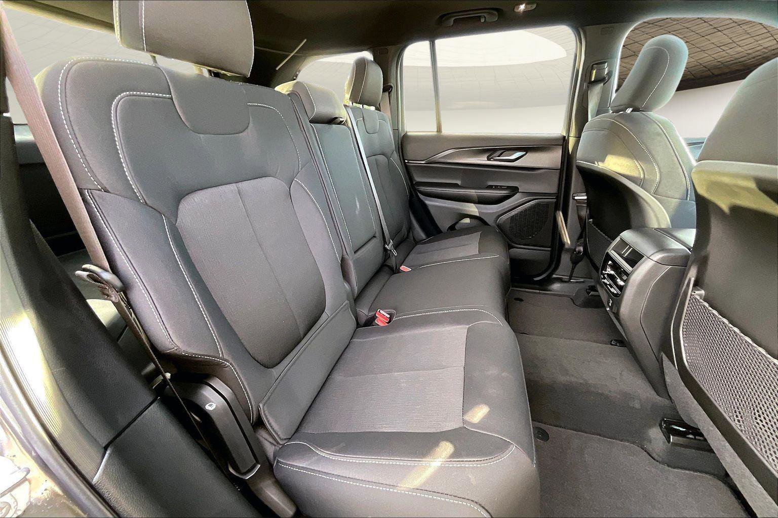 New 2025 Jeep Grand Cherokee Laredo X w/ Luxury Tech Group I image 10