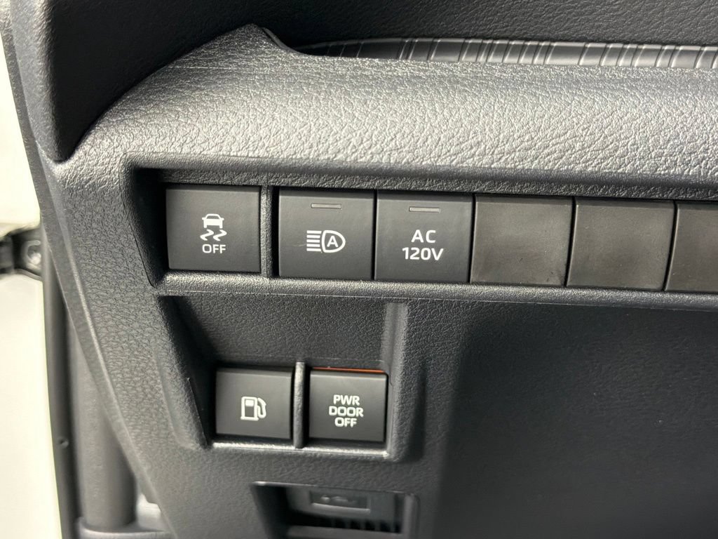 Certified 2026 Toyota Sienna XSE FWD image 30