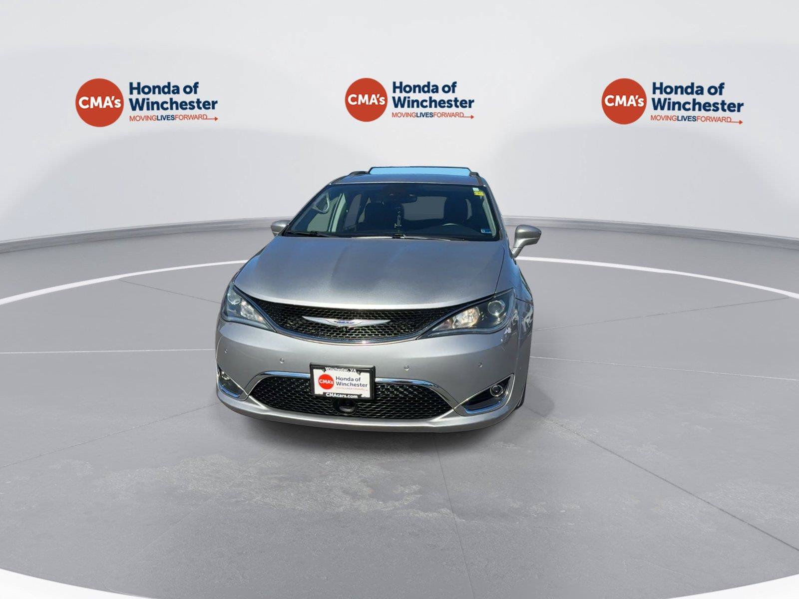 Used 2019 Chrysler Pacifica Touring Plus w/ Advanced Safetytec Group FWD image 3