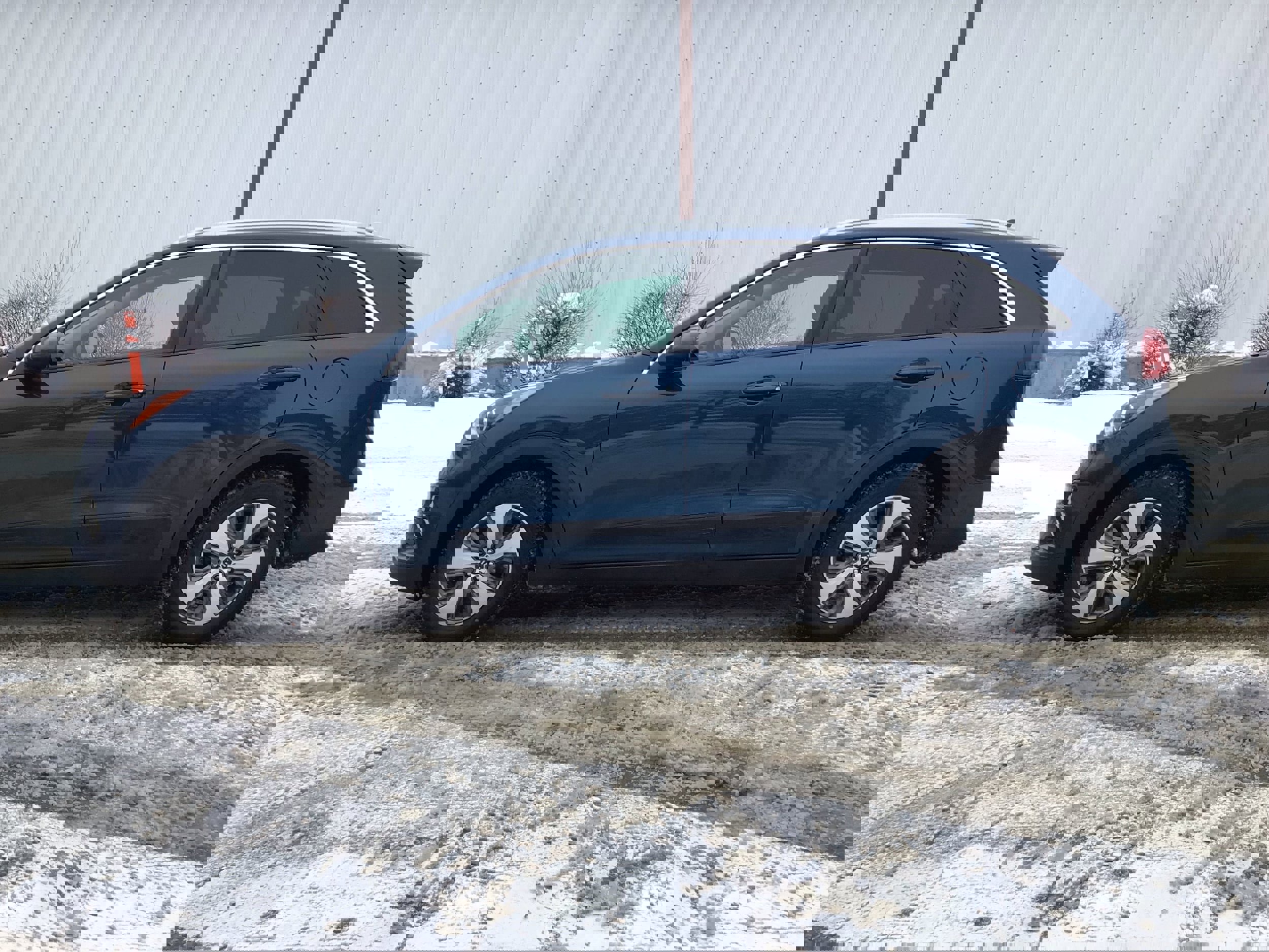 Used 2020 Kia Niro LX image 4