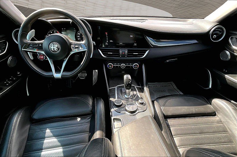 Used 2019 Alfa Romeo Giulia Ti RWD image 12