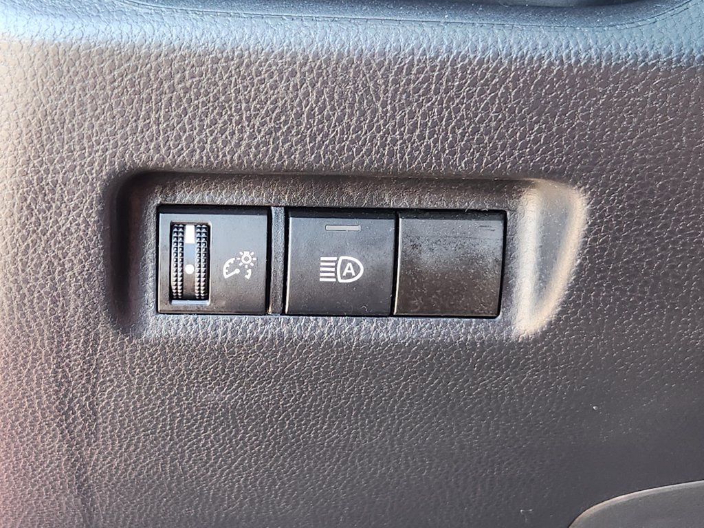 Used 2025 Toyota RAV4 LE AWD/4WD image 13