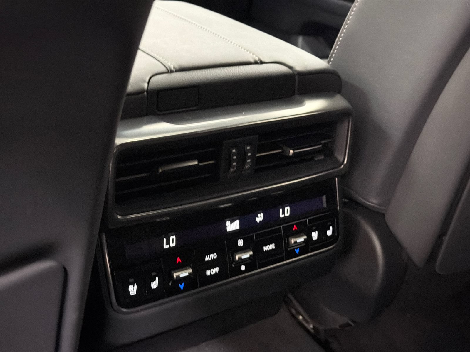 Used 2025 Lexus LX 600 4WD w/ Accessory Package (2T) image 26