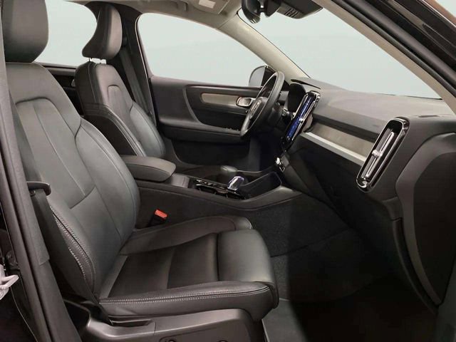 Used 2025 Volvo XC40 B5 Plus image 24