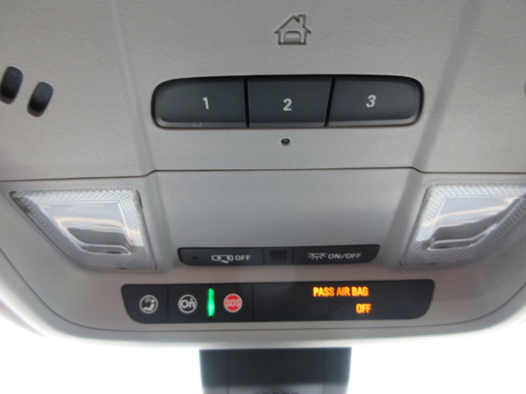 Used 2019 Chevrolet Equinox LT w/ Driver Convenience Package FWD image 31