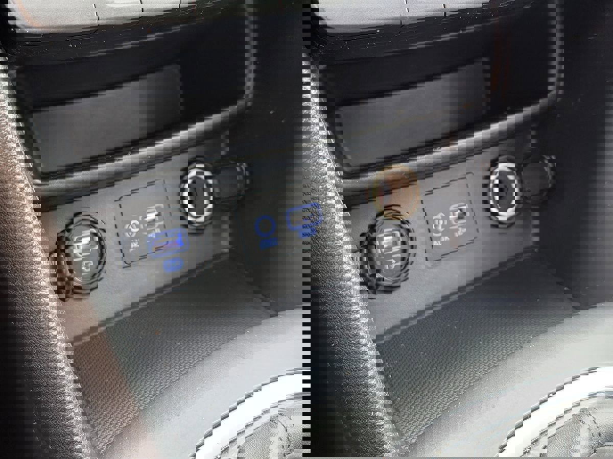 Used 2019 Hyundai Kona Limited image 40