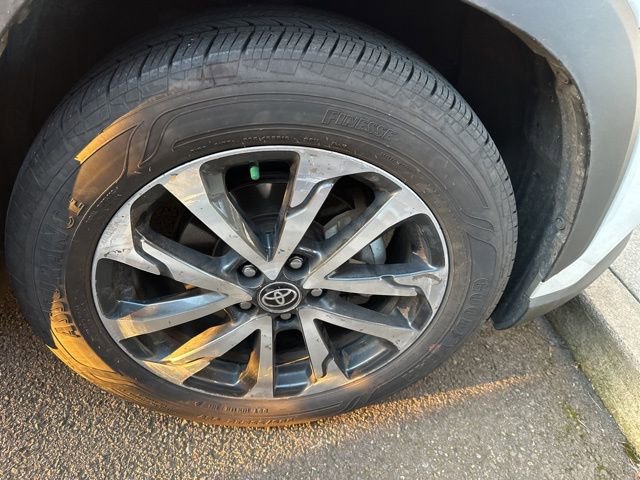 Used 2024 Toyota Corolla Cross XLE w/ Convenience Package image 11