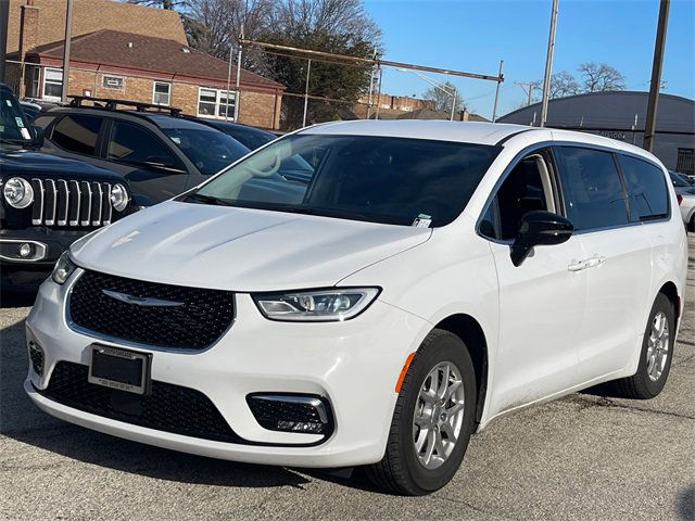 Used 2024 Chrysler Pacifica Touring-L
