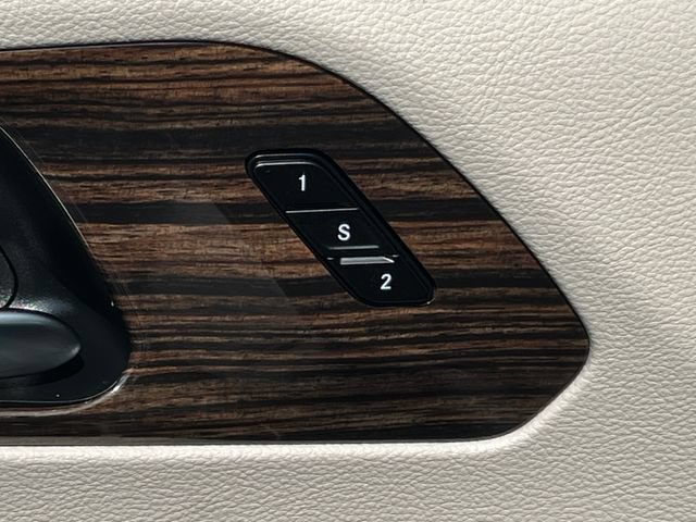 Used 2024 Chrysler Pacifica Limited FWD image 19