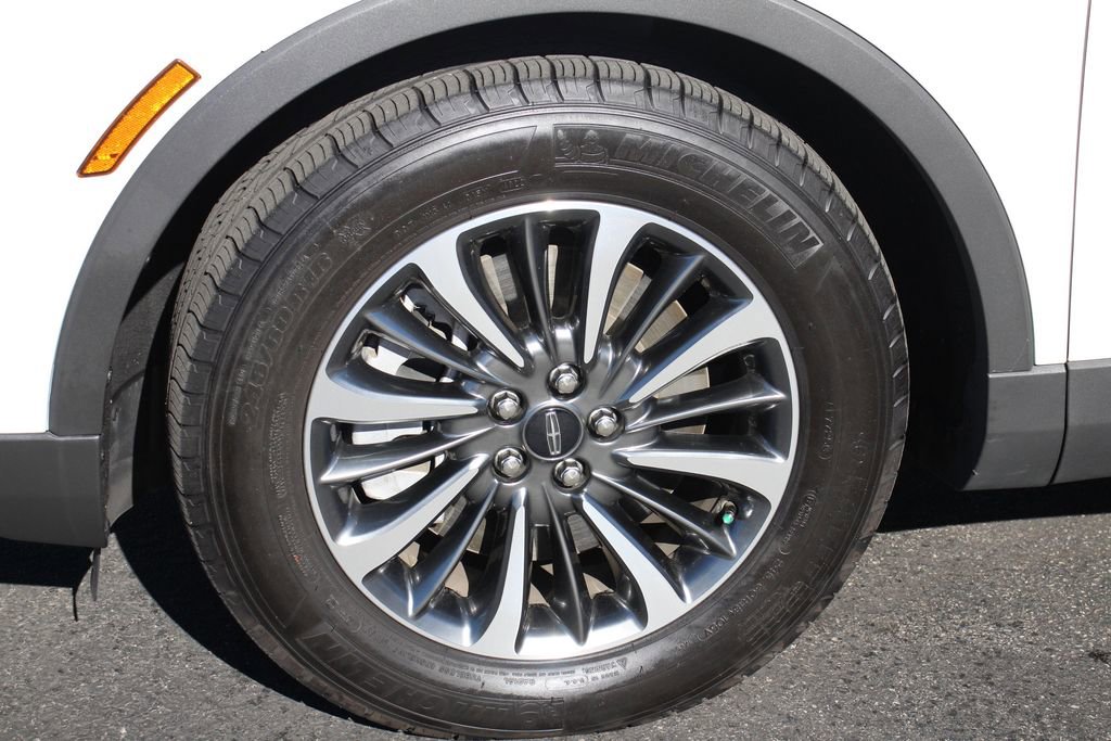 Certified 2022 Lincoln Nautilus AWD w/ Premium Package image 10