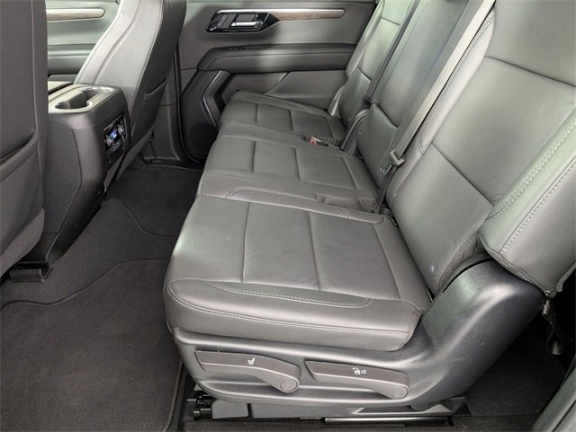 Used 2025 Chevrolet Suburban Z71 image 28