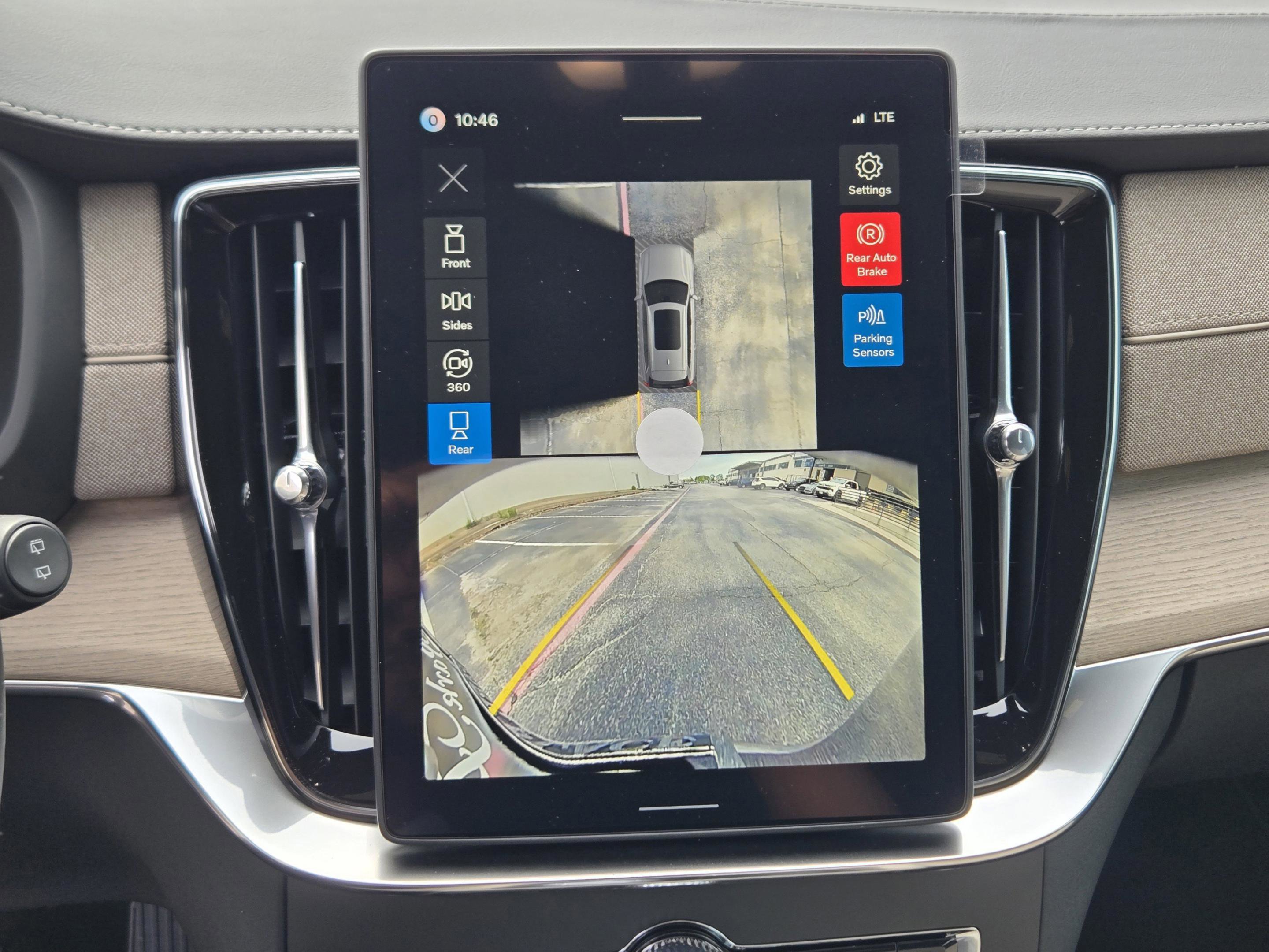 New 2026 Volvo XC90 B6 Plus w/ Protection Package Premier image 14