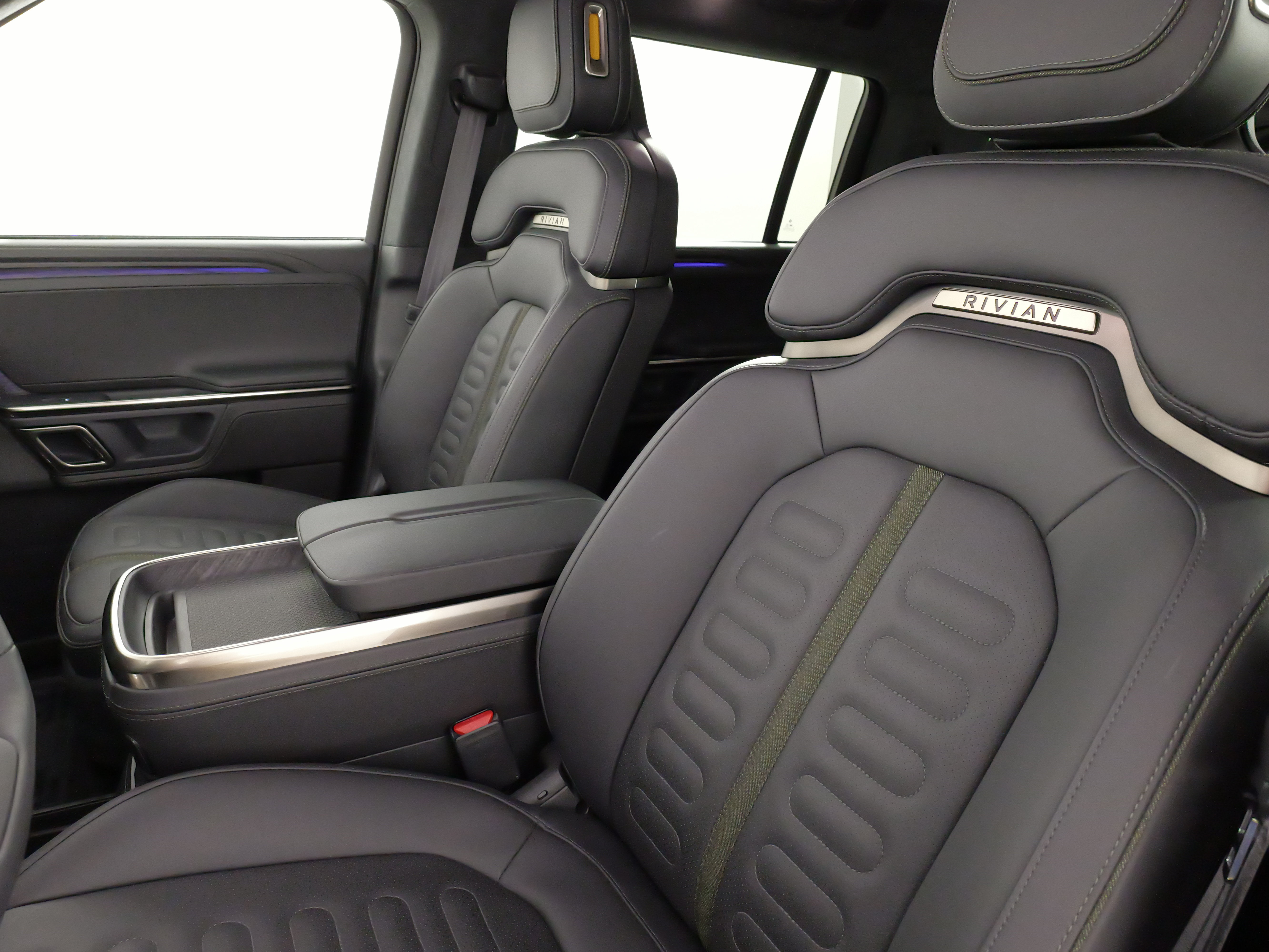 Used 2023 Rivian R1S Adventure AWD/4WD image 31