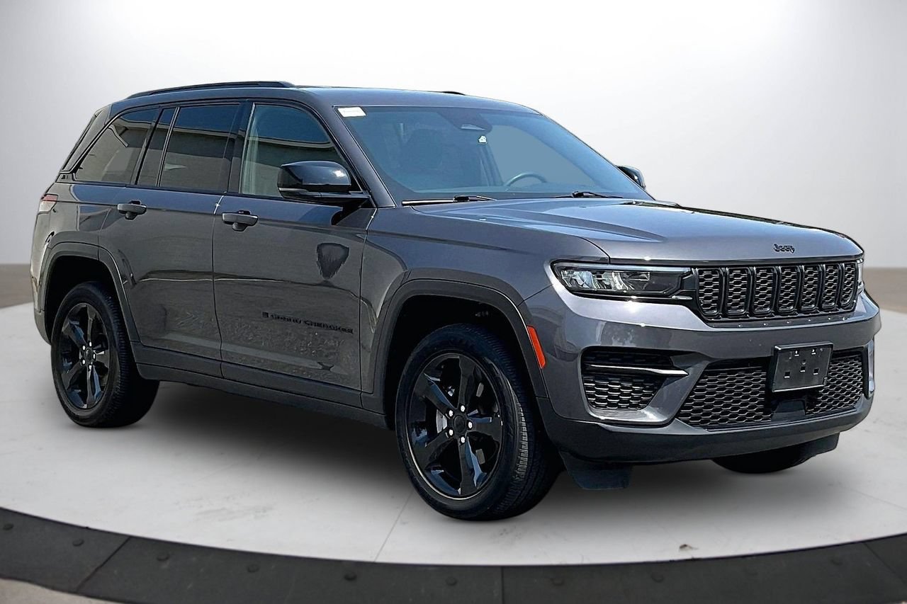 Certified 2023 Jeep Grand Cherokee Altitude AWD/4WD image 2