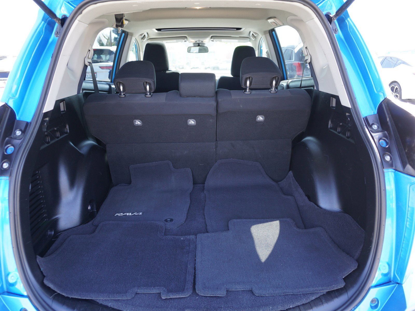 Used 2018 Toyota RAV4 XLE w/ Plus Extra Value Package AWD/4WD image 11