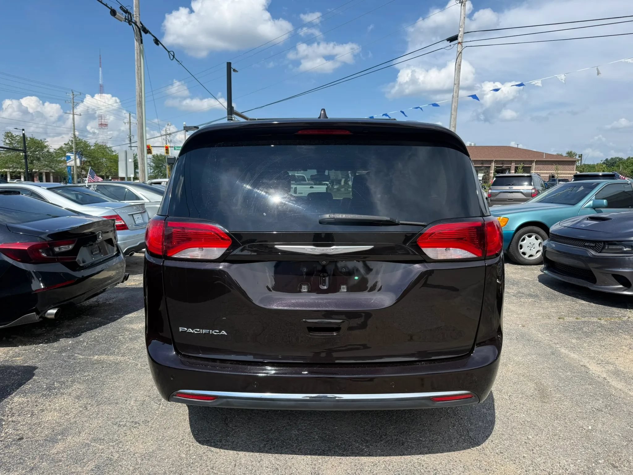 Used 2017 Chrysler Pacifica Touring-L Plus FWD image 7
