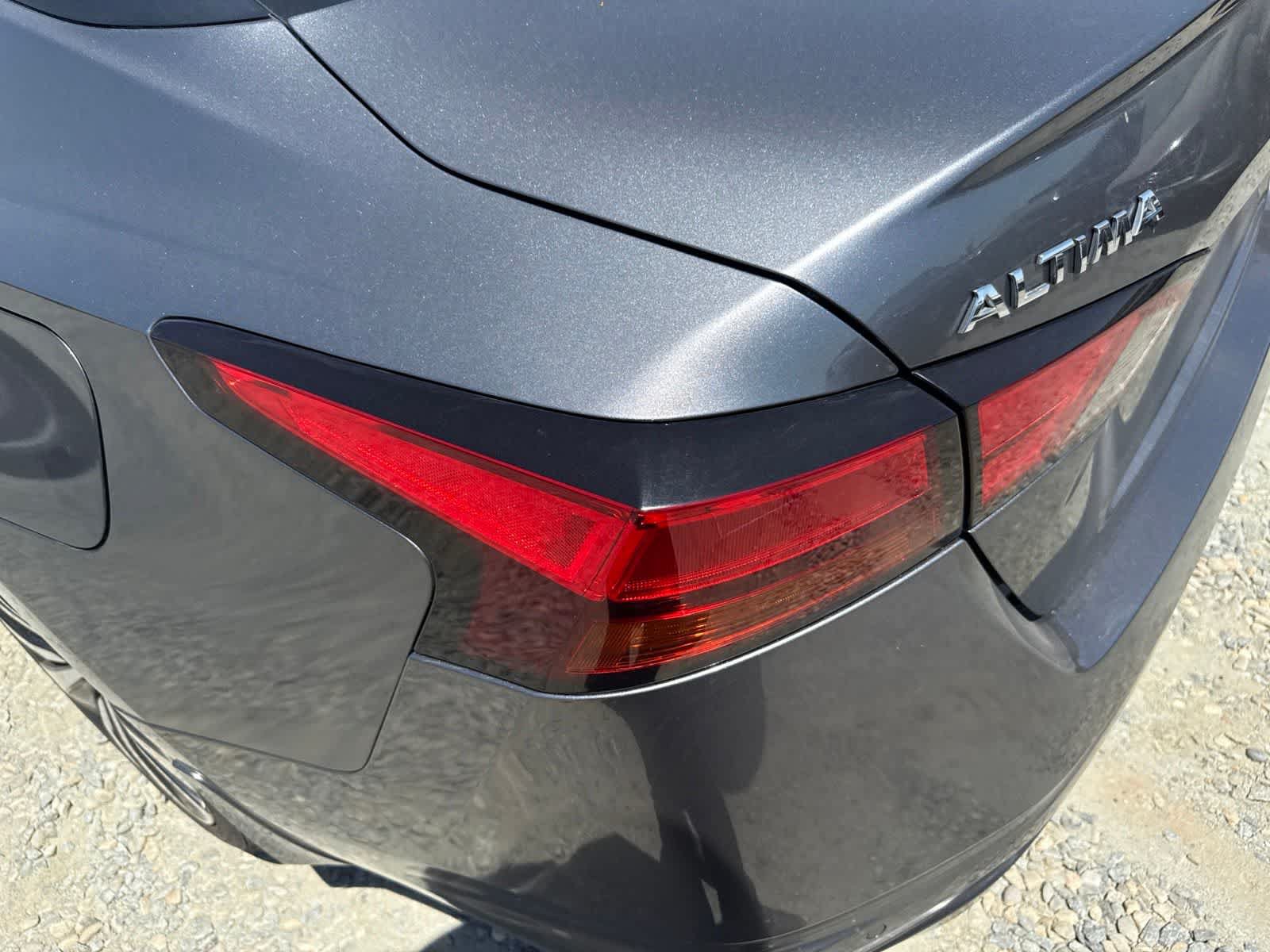 Used 2020 Nissan Altima 2.5 SR w/ Premium Package FWD image 13