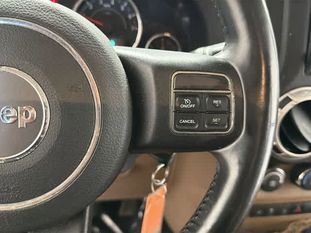 Used 2012 Jeep Wrangler Unlimited Rubicon w/ Dual Top Group AWD/4WD image 9