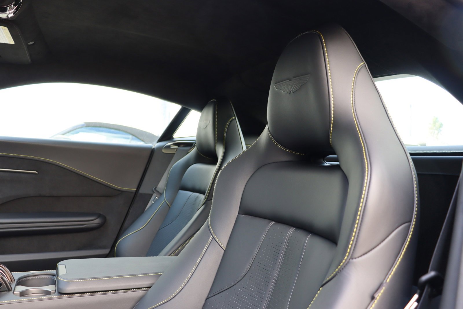 New 2025 Aston Martin V8 Vantage Coupe image 17