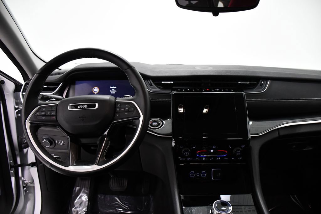 Used 2022 Jeep Grand Cherokee Laredo w/ Luxury Tech Group I image 8