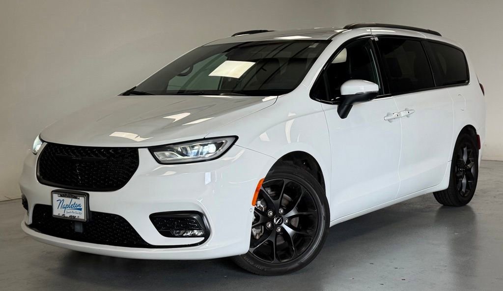 Used 2023 Chrysler Pacifica Touring-L w/ S Appearance Package