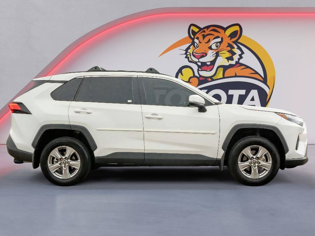 Used 2024 Toyota RAV4 XLE AWD/4WD image 4