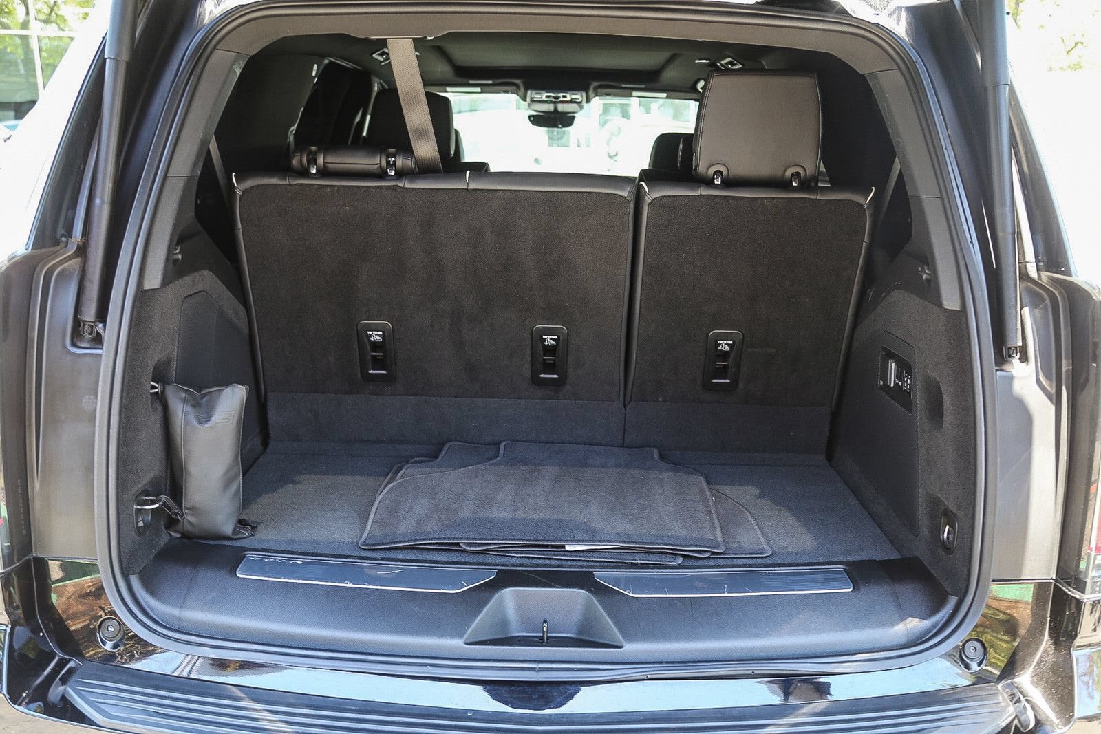 Used 2025 Cadillac Escalade Sport w/ Touring Package AWD/4WD image 24