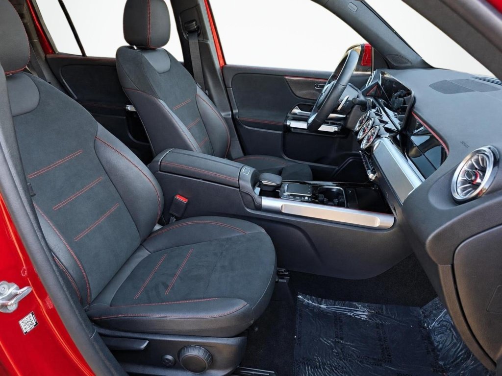 Used 2022 Mercedes-Benz GLB 250 4MATIC image 27