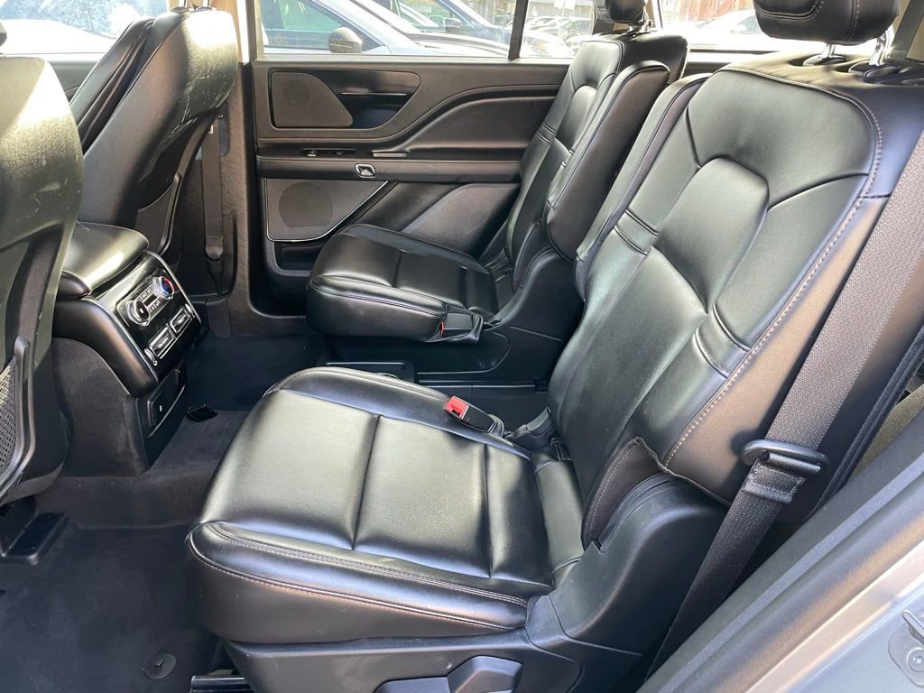 Used 2023 Lincoln Aviator AWD w/ Premium Package image 7