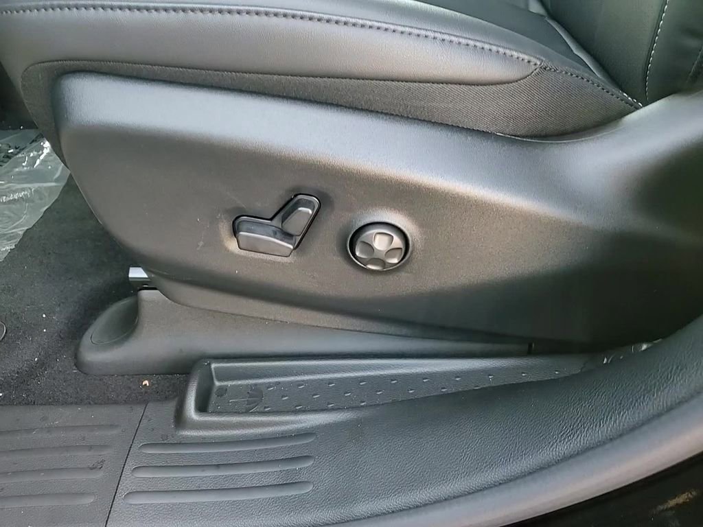New 2026 Chrysler Pacifica Select AWD/4WD image 11