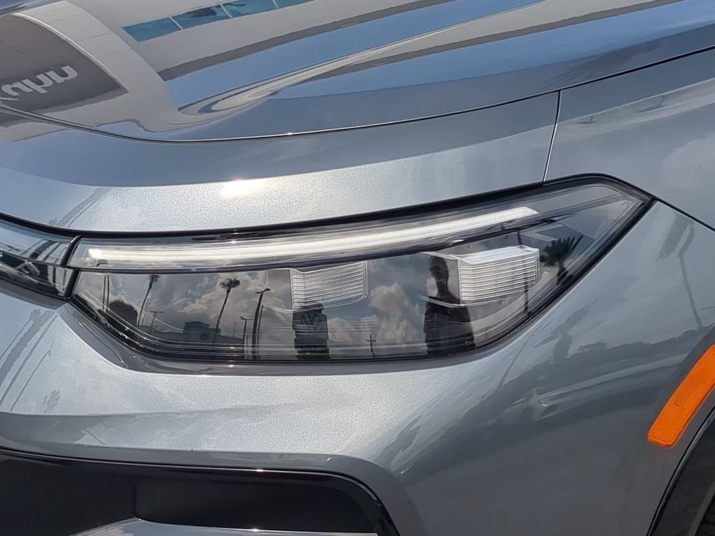 New 2026 Volkswagen Tiguan SE R-Line FWD image 7