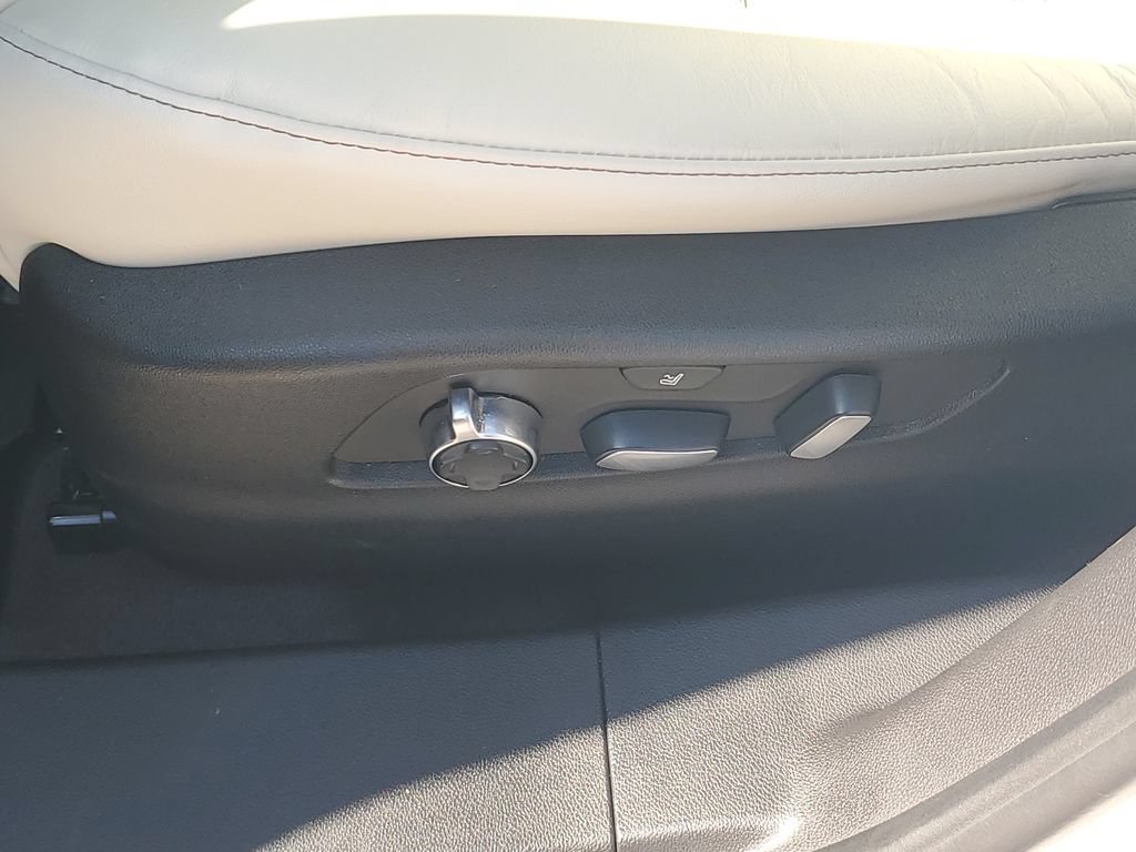 Used 2023 Cadillac XT4 Sport FWD image 16