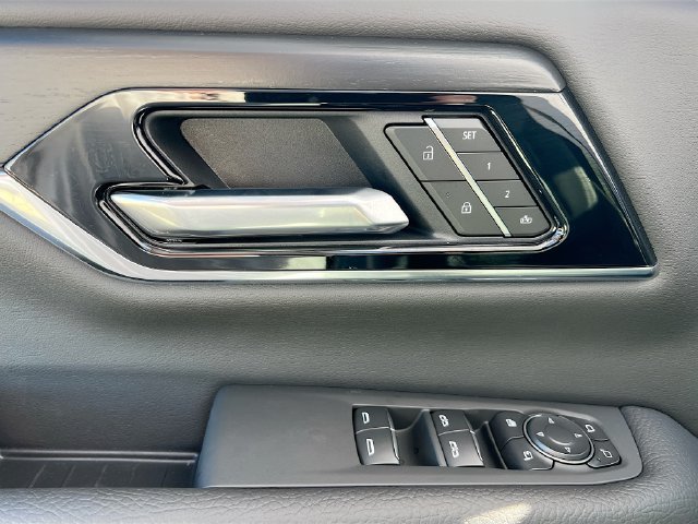 New 2026 GMC Yukon XL Denali w/ Sun & Power Step Package AWD/4WD image 13
