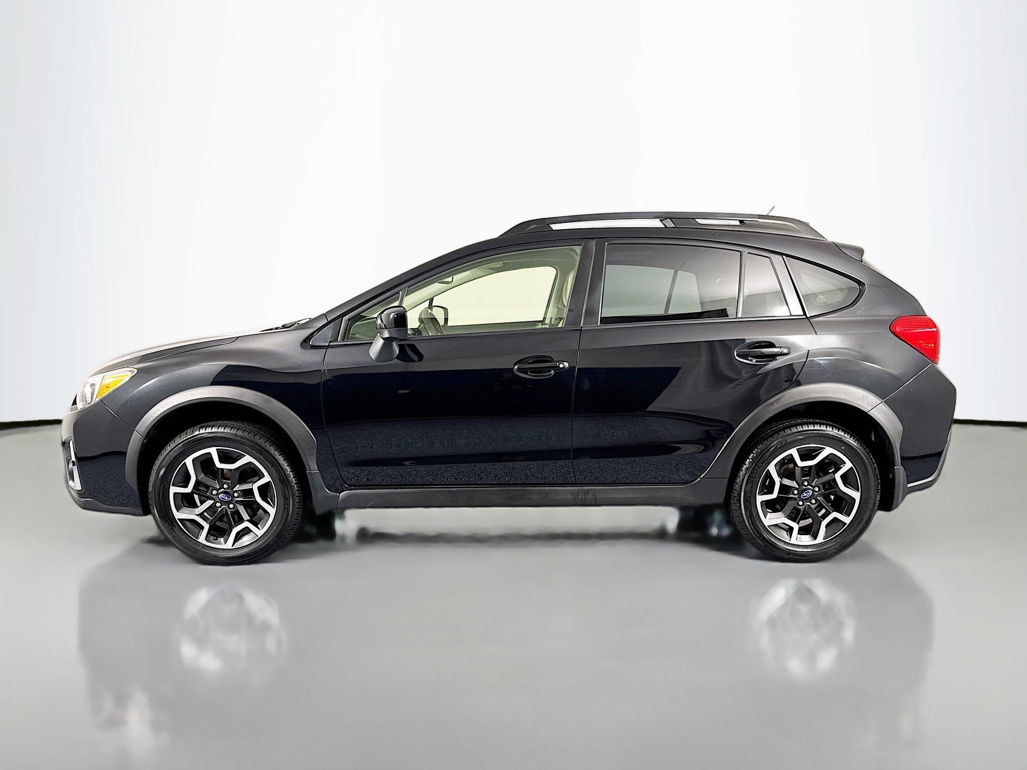 Used 2016 Subaru Crosstrek 2.0i Premium w/ Moonroof Package AWD/4WD image 8