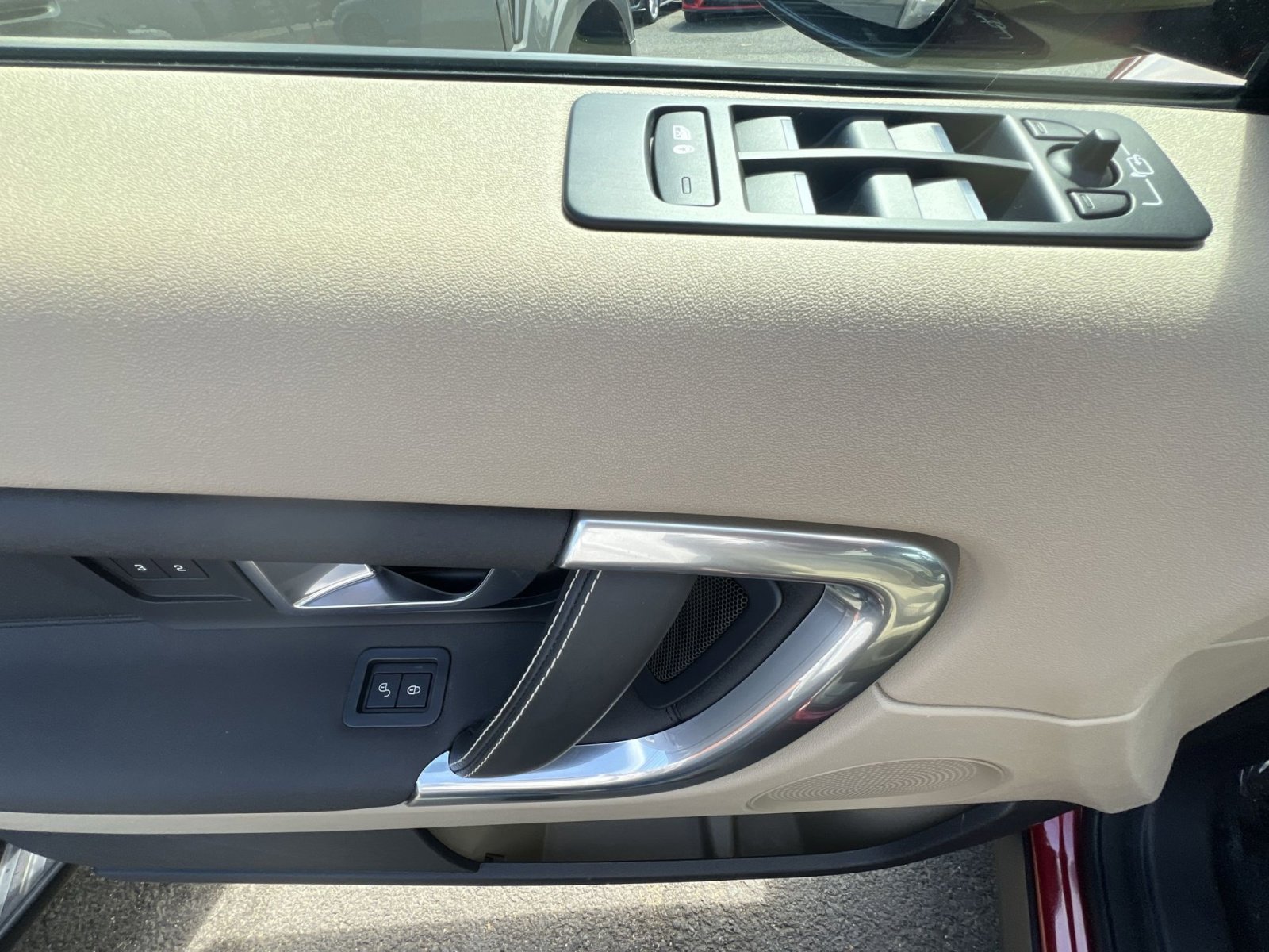 Used 2016 Land Rover Discovery Sport HSE image 23
