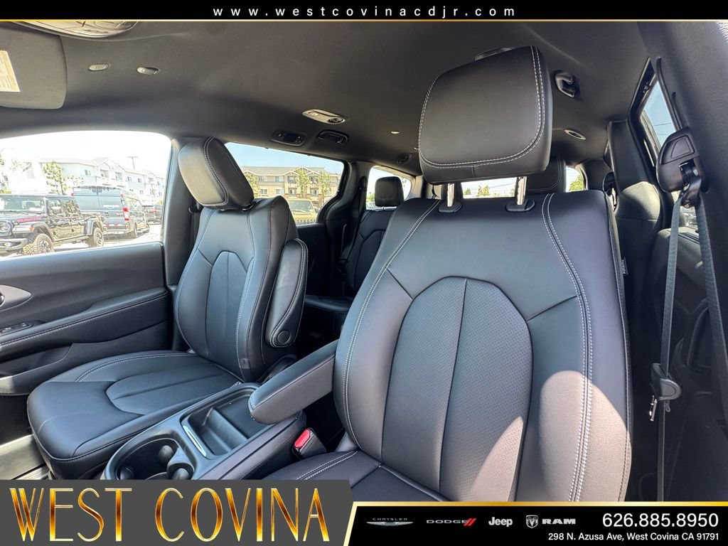 New 2027 Chrysler Pacifica Select FWD image 20
