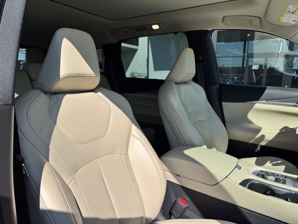 Used 2023 INFINITI QX60 Luxe w/ Cargo Package AWD/4WD image 44