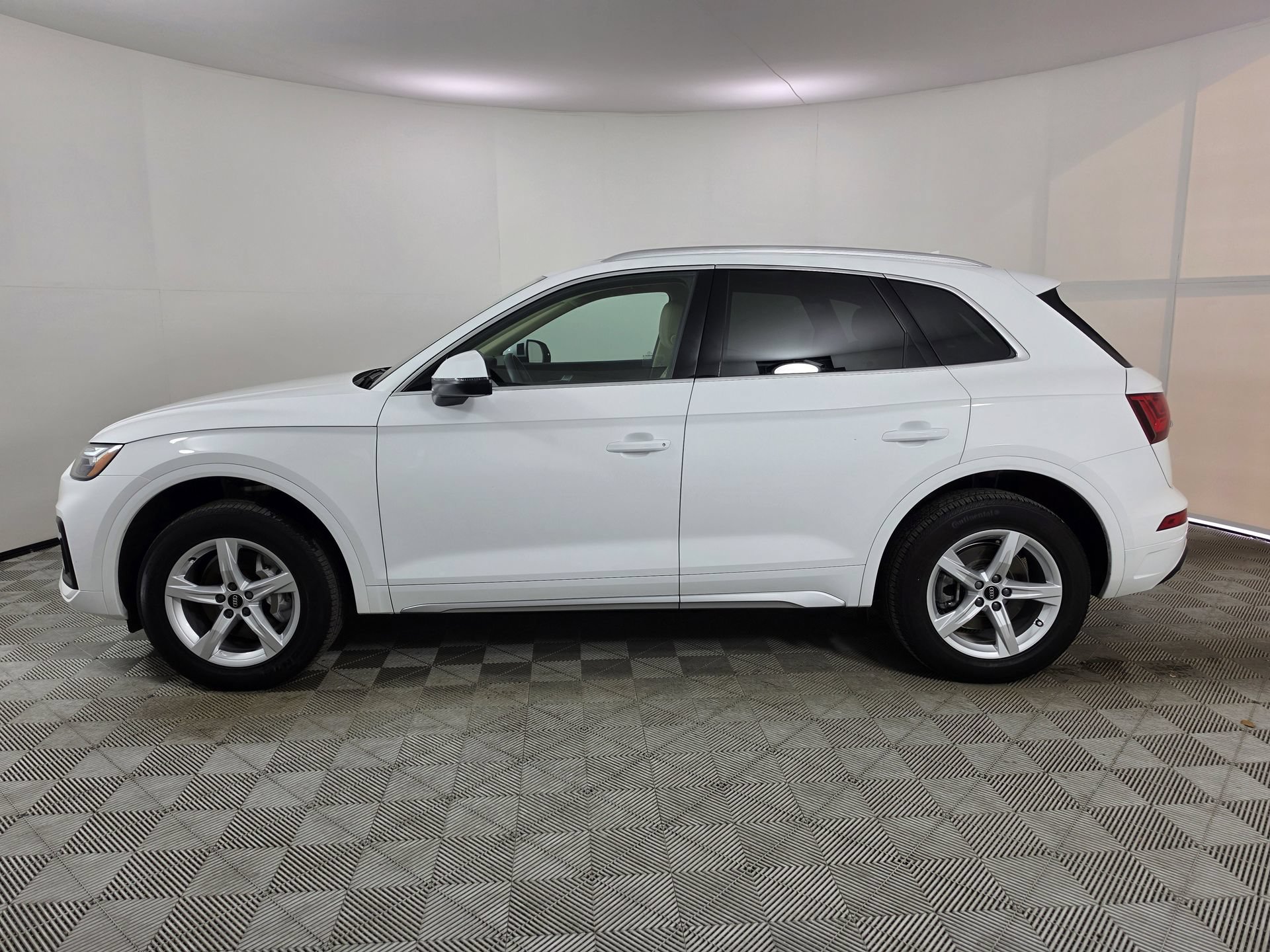 Certified 2023 Audi Q5 Premium Plus AWD/4WD image 4