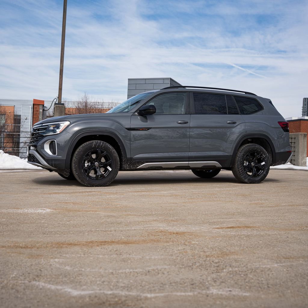 New 2026 Volkswagen Atlas Peak Edition image 3
