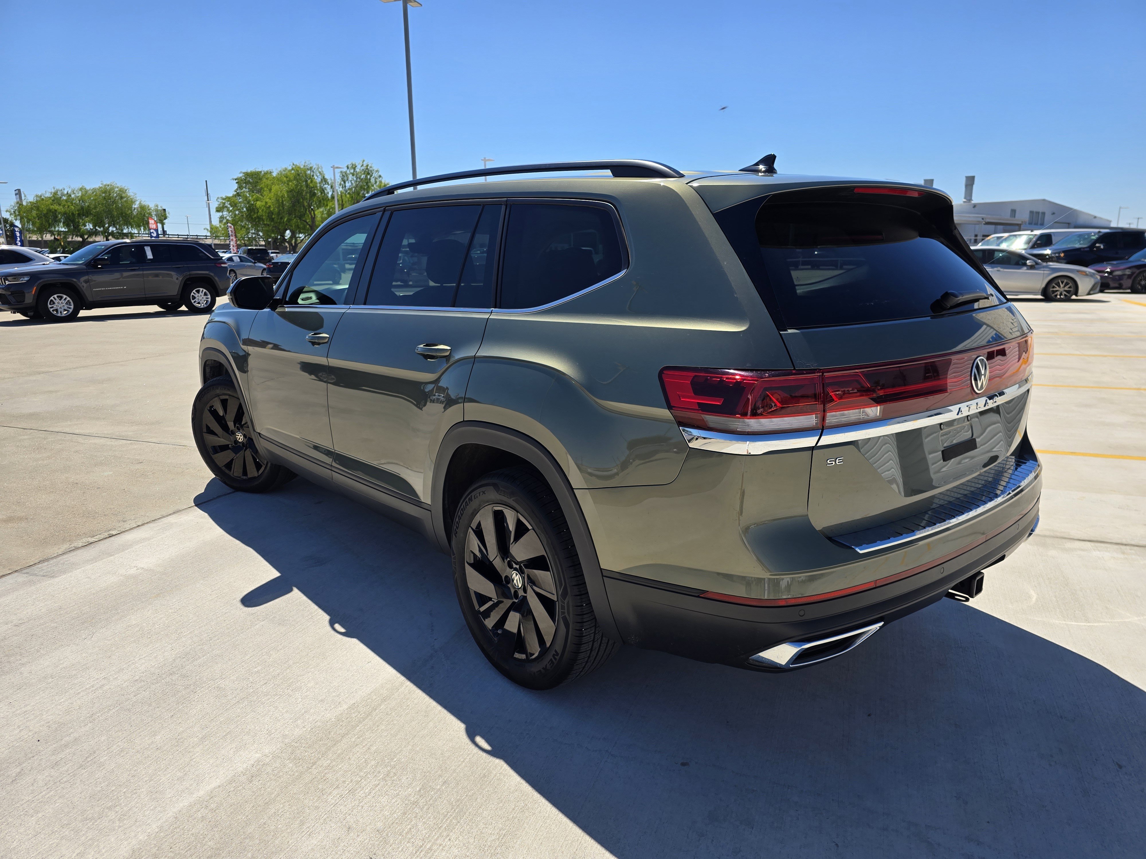 Used 2025 Volkswagen Atlas SE image 5