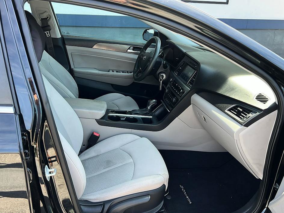 Used 2017 Hyundai Sonata Sport FWD image 31