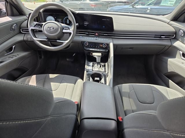 Used 2023 Hyundai Elantra SEL w/ Convenience Package FWD image 10